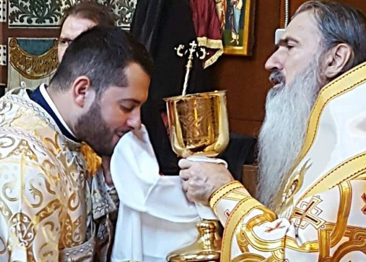 Preotul Daniel Bălaș și IPS Teodosie. FOTO Facebook