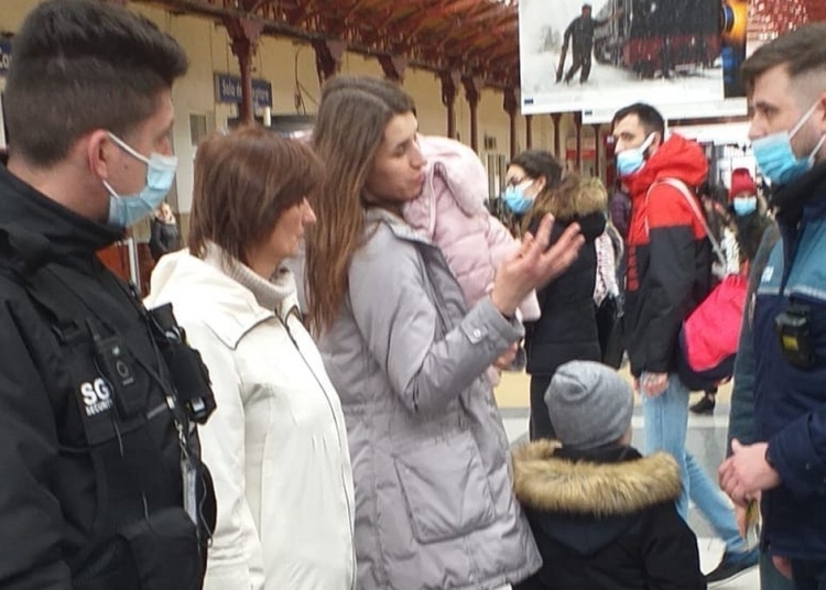 Refugiați ucraineni în Gara de Nord. FOTO CFR