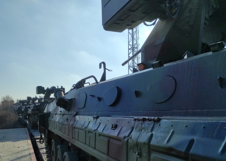 Tehnică militară transportată pe calea ferată. FOTO MAPN