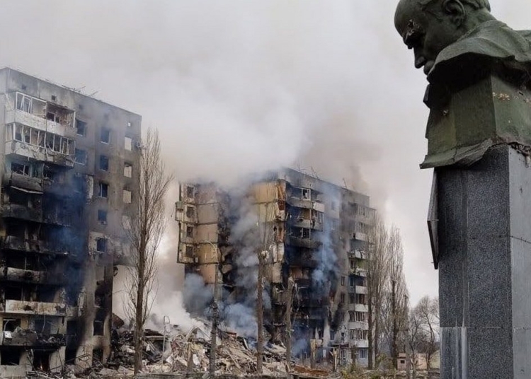 Clădiri civile lovite de proiectile. FOTO Telegram/NEXTA