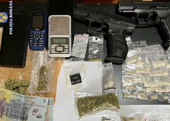 Droguri și arme găsite la percheziții. FOTO IPJ Constanța