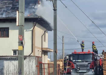 Incendiu la un imobil. FOTO FOCUS PRESS