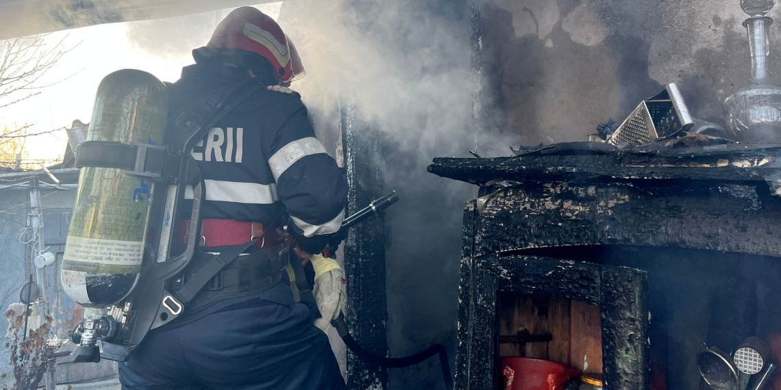 Pompierii au stins incendiul. Imagine cu rol ilustrativ
