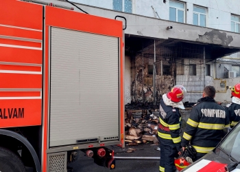 Incendiu în Piața Griviței. FOTO Cătălin SCHIPOR