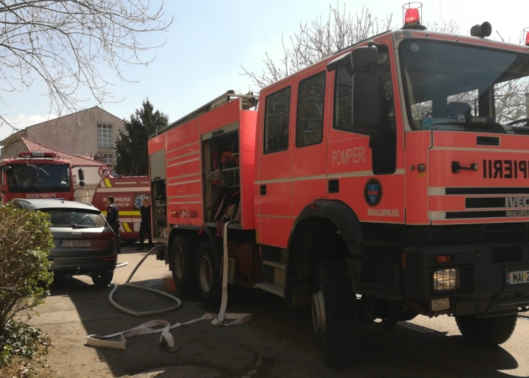 Echipaje de pompieri în alertă. FOTO Focus Press