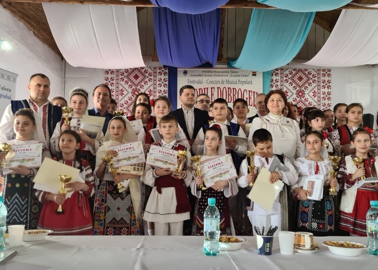 Festivalul – Concurs de Muzică Populară „Florile Dobrogei”. FOTO Primăria Tulcea