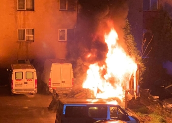 Incendiu la un excavator parcat. FOTO Amator