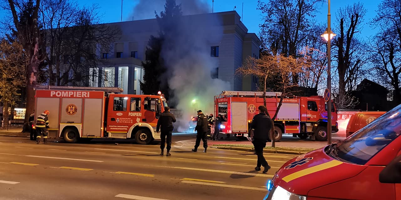 Pompierii au intervenit la Ambasada Rusiei. FOTO  TBT
