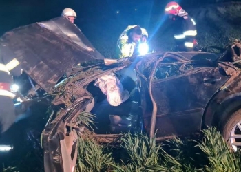 Mașina s-a răsturnat pe câmp, iar o persoană a decedat. FOTO ISU Ialomița