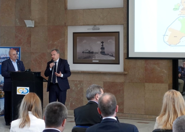 Florin Goidea, directorul APMC, împreună cu membrii comisiei. FOTO Portul Constanța