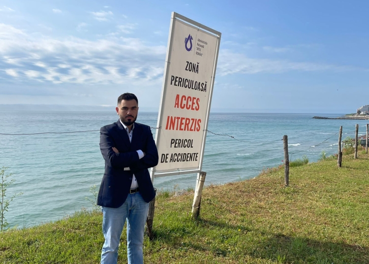 Faleza din Costinești, un pericol fără rezolvare. FOTO Radu Mugurel Călin