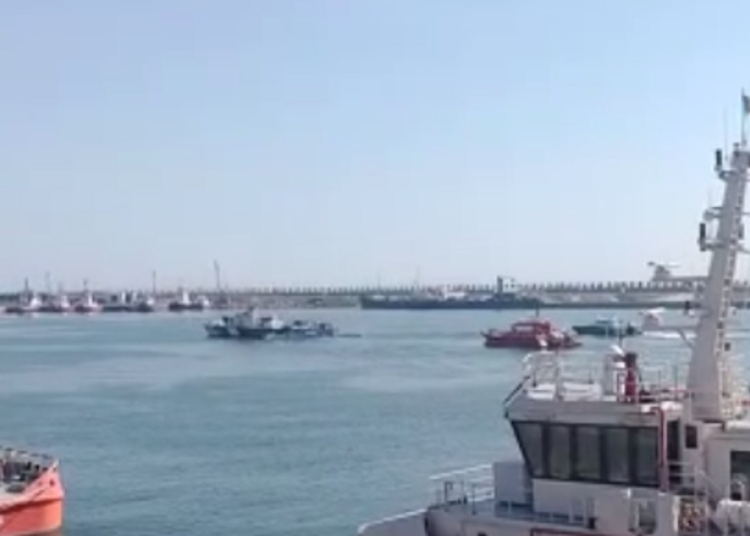 Navă în pericol de scufundare, în Portul Constanta