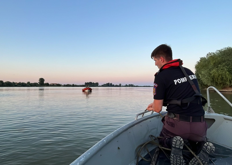 Pompierii caută persoana dispărută