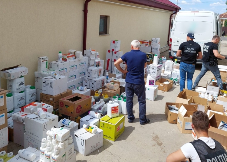 Substanțe toxice depistate în urma perchezițiilor. FOTO IPJ Galați