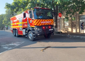 Pompierii au fost solicitați pentru un incendiu în Piața Griviței. FOTO Cătălin SCHIPOR