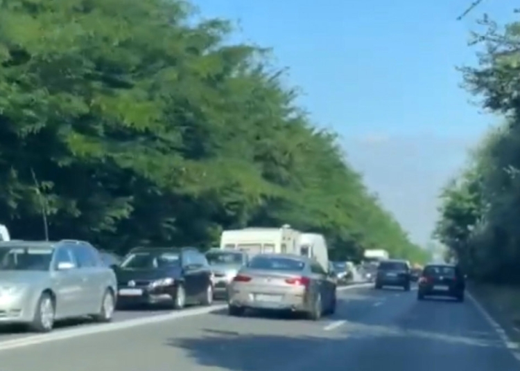Trafic aglomerat. FOTO Captură video