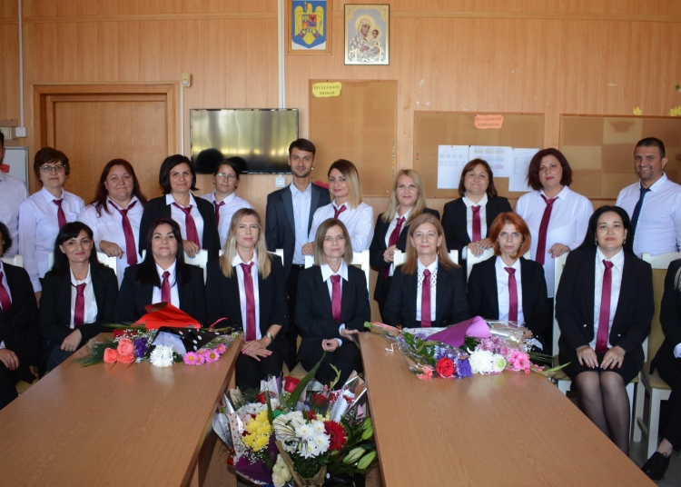 Adoptarea ținutei vestimentare unice de către întreg corpul profesoral, începând cu acest an școlar