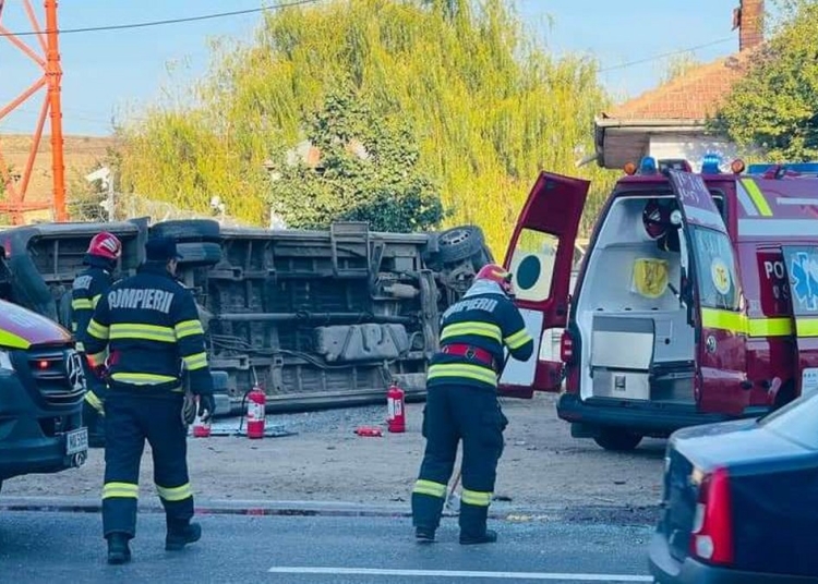Accident cu un microbuz răsturnat. FOTO Facebook/Foto grupul soferilor galati