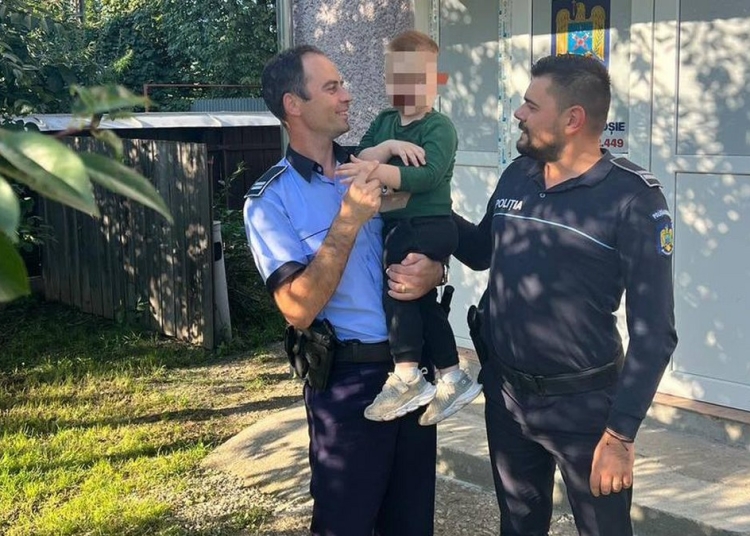 Copil găsit de polițiști. FOTO Poliția Română