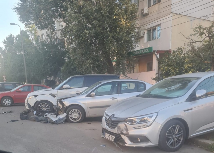 Mașini lovite în zona Anda. FOTO: Facebook