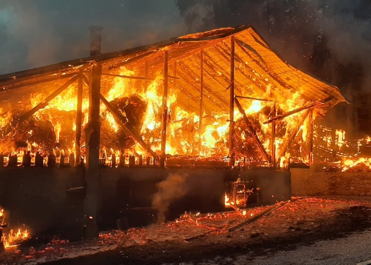 Incendiu la mănăstirea Bistrița. FOTO ISU Neamț