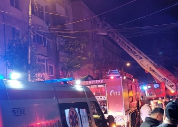 Incendiu la un bloc din Năvodari. FOTO FOCUS PRESS