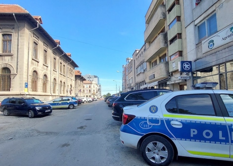 Poliția a intervenit la Colegiul Mircea. FOTO Cătălin SCHIPOR