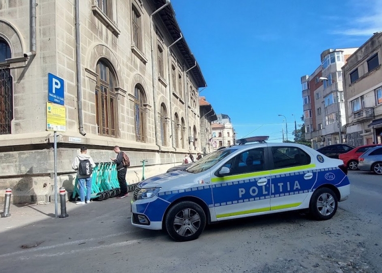 Poliția a intervenit la Colegiul Mircea. FOTO Cătălin SCHIPOR