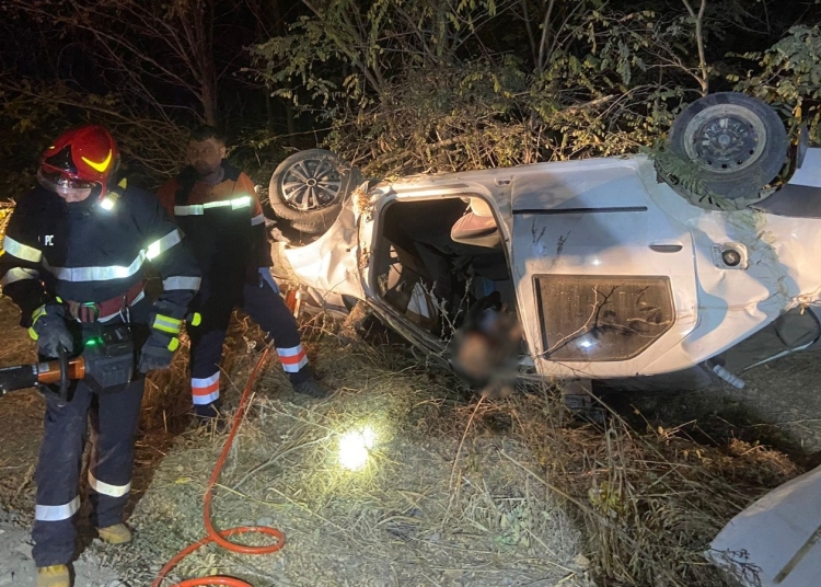 Pompierii au intervenit pentru a descarcera victima. FOTO ISU Delta Tulcea