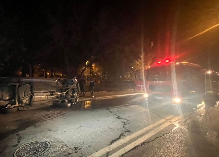 Pompierii au intervenit la accident