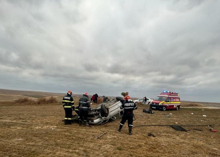 Pompierii au intervenit la accidentul rutier. FOTO ISU Dobrogea