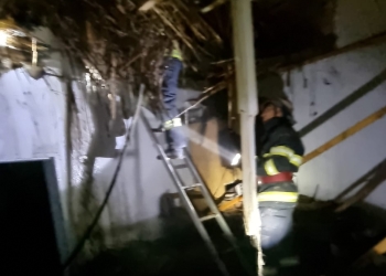 Pompierii au intervenit la incendiu. FOTO ISU Delta Tulcea