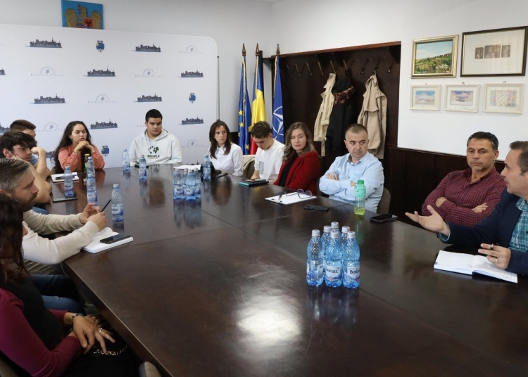 Întâlnire între elevi și primar. FOTO Primăria Tulcea