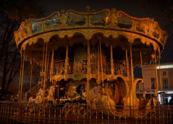 Carusel la Târgul de Crăciun. FOTO Cătălin SCHIPOR