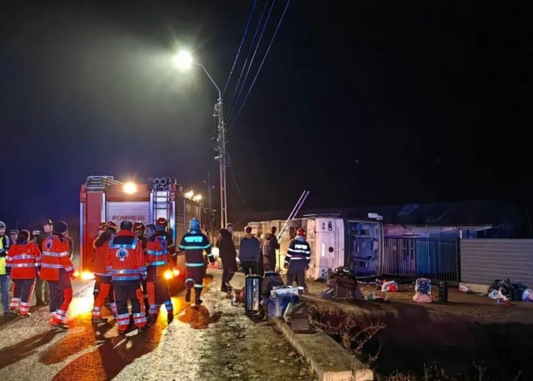 Echipajele de prim ajutor au intervenit la accident. FOTO ISU Iași