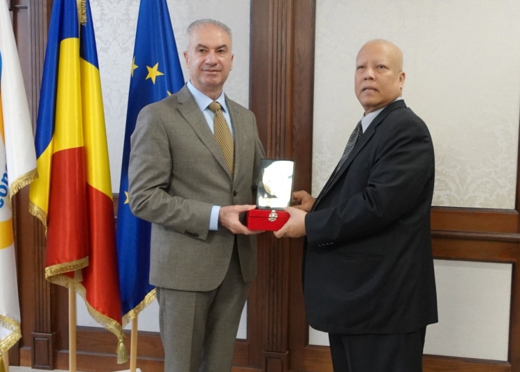 Florin Vizan, directorul general al CN APM SA Constanța, și ambasadorul Republicii Indonezia în România - E.S. Amhar Azeth. FOTO CN APM SA