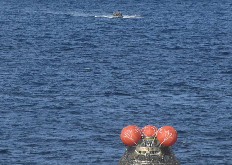 Naveta Orion a aterizat în siguranță în Oceanul Pacific. FOTO NASA