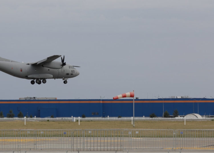 Cele trei aeronave vor transporta 22 de tone de materiale necesare pentru populaţia afectată de cutremur din Turcia şi Siria. Foto: George Călin/Inquam Photos
