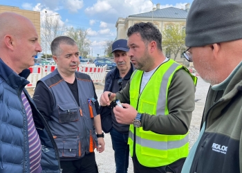 Primarul Ștefan Ilie a verificat lucrările de pe strada Păcii. FOTO Primăria Tulcea