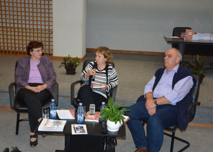 Corina Apostoleanu, Marina Cușa, Ovidiu Dunăreanu. FOTO: Biblioteca Județeană „I.N. Roman“ Constanța