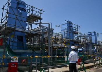 Apa va fi aruncată în ocean cu ajutorul unui echipament special. Foto: Profimedia Images