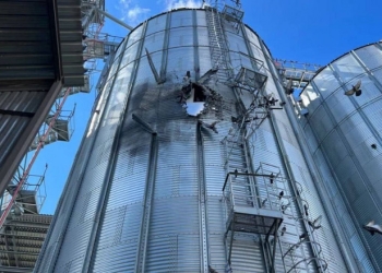 Rușii au atacat portul Izmail și au distrus silozuri cu cereale în Odesa. FOTO: Twitter Feher Junior
.