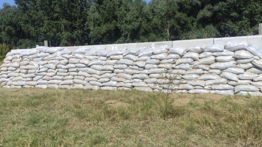 FOTO. MApN a început să construiască adăposturi pentru localnicii din localitatea Plauru din județul Tulcea unde au căzut drone rusești