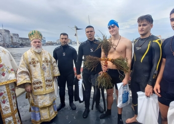 VIDEO. Cinci bărbaţi s-au aruncat după cruce, la Tulcea, în apele Dunării