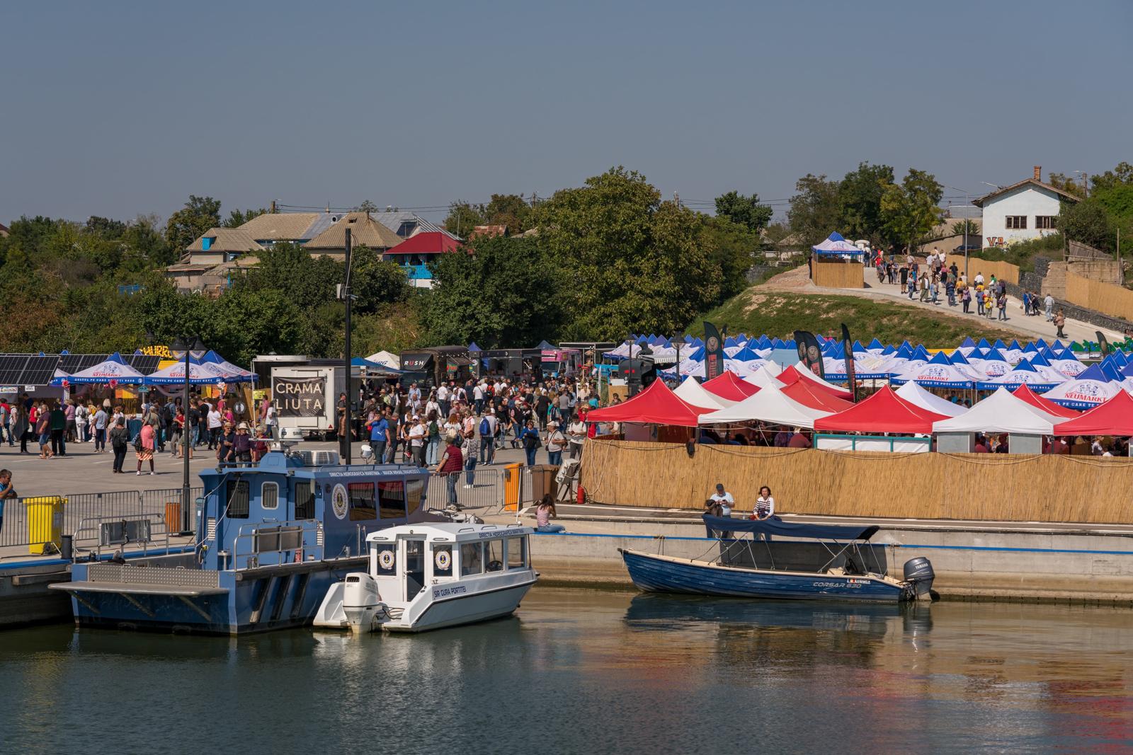 VIDEO & GALERIE FOTO. Peste 10.000 de vizitatori deja, la Festivalul Borșului Lipovenesc de Jurilovca