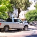 Mașină parcată pe trotuarul străzii Mircea cel Bătrân