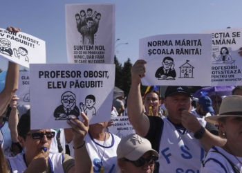 Protest organizat de mai multe organizații sindicale din învățământ și de studenți față de măsurile adoptate de Guvern, în București, 8 septembrie 2025. Foto: Inquam Photos / Octav Ganea