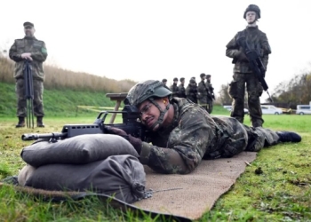 Recruți în timpul unui antranement de luptă în Renania de Nord-Westfalia, noiembrie 2025. Credit line: FEDERICO GAMBARINI / AFP / Profimedia