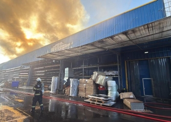 VIDEO. Incendiu puternic în București: mesaje RO-Alert pentru locuitorii din Sectoarele 5 și 6