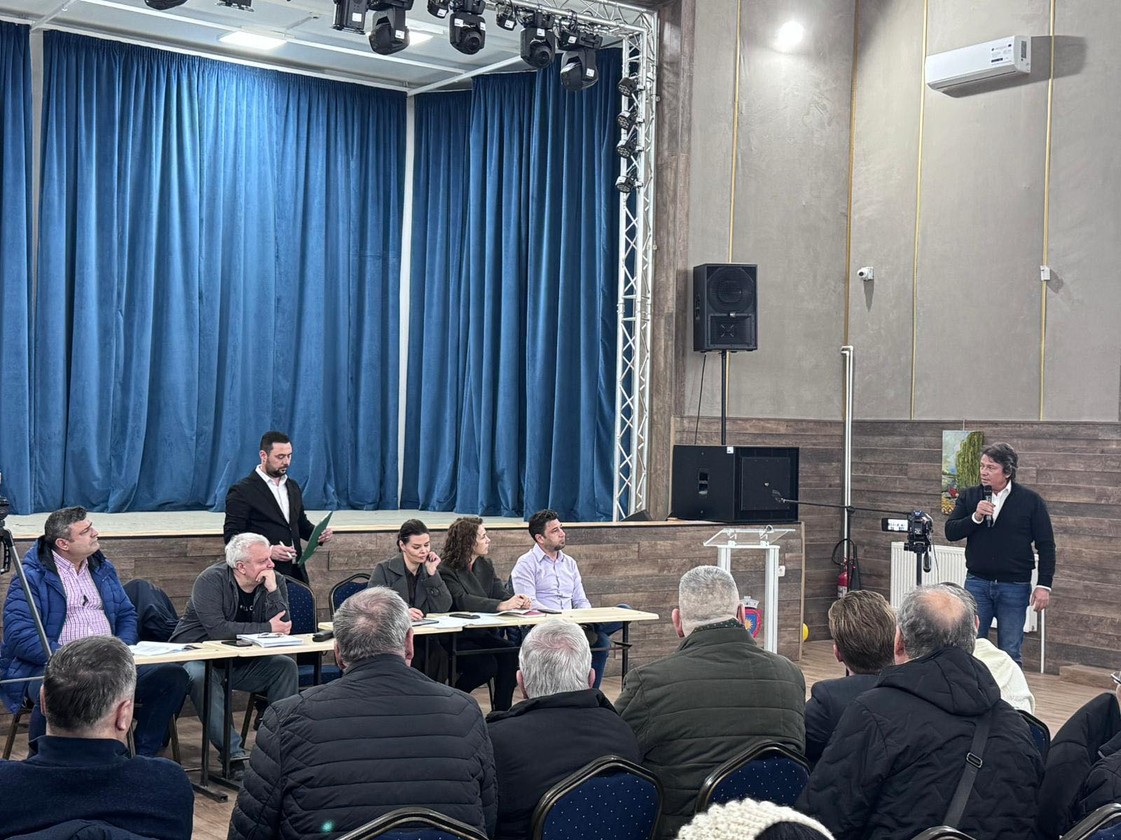 VIDEO. Consultare tensionată la Lumina: primari, parlamentari și cetățeni, front comun împotriva gropii de gunoi